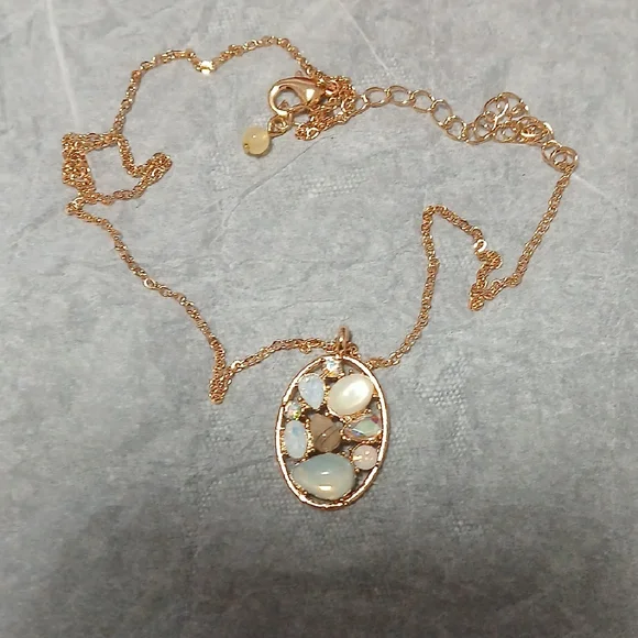 Avon Gold and Cream Cameo Necklace - Picture 1 of 9
